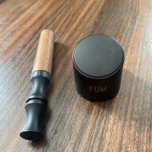 FÜM Black Grinder with Wood-Tone Mouthpiece
